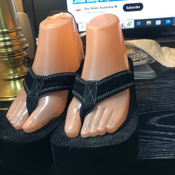 Funky Chunk Women's Black Flip Flops Platform Sandals Size 6 - Picture 2 of 14